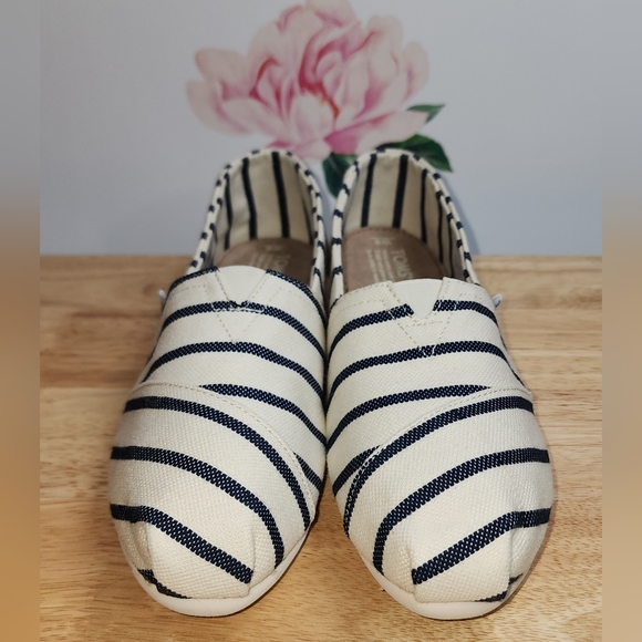 Toms Shoes - Toms size 8 NWOT